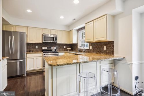 6036 Loganwood Dr, Rockville MD 20852-3459 exterior