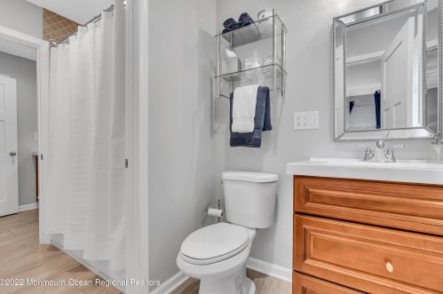 35 Arno St, Oakhurst NJ 07755-1002 exterior