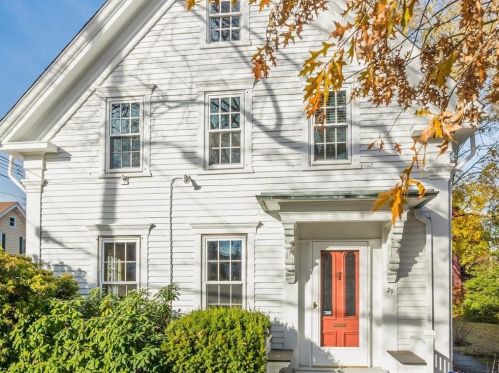 29 Dover St, Providence, RI 02908-4414