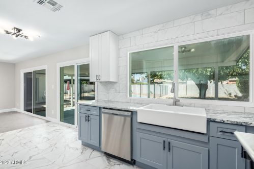 10838 38 St, Phoenix AZ 85018-5830 exterior