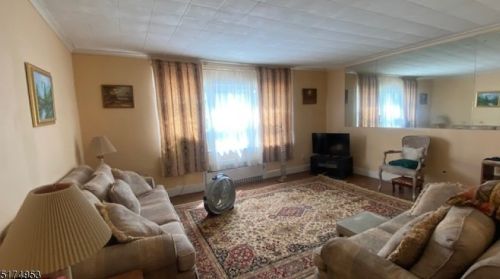 728 7th St, Newark, NJ 07107-2716