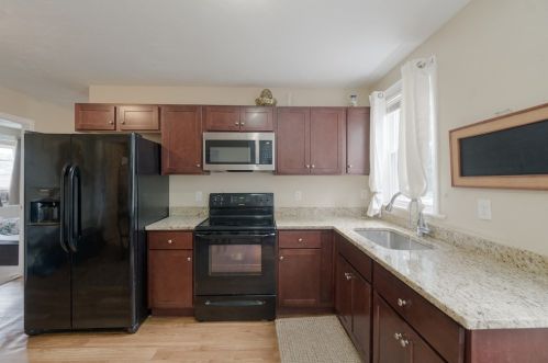 132 Oak St, Taunton MA 02780-4430 exterior