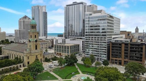 545 Wells St, Milwaukee WI  53202-3806 exterior