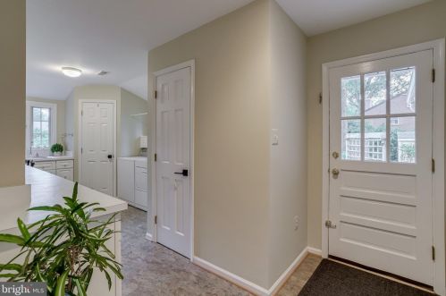 8909 Linton Ln, Alexandria VA 22308-2438 exterior