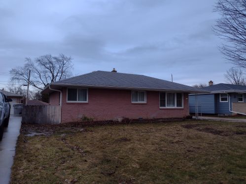 5734 39th St, Milwaukee, WI 53221-3904