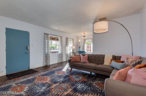 2608 10 St, Phoenix AZ 85085-7781 exterior