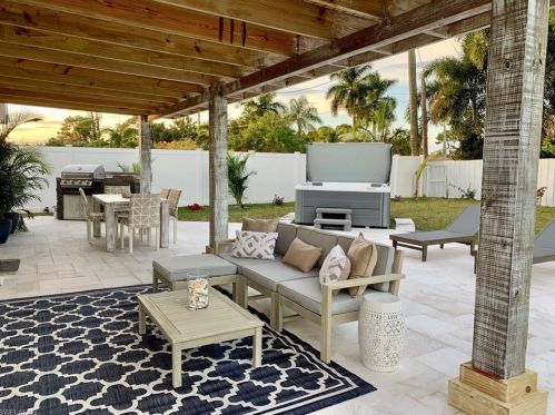 771 94 Ave, Naples FL 34108-2448 exterior