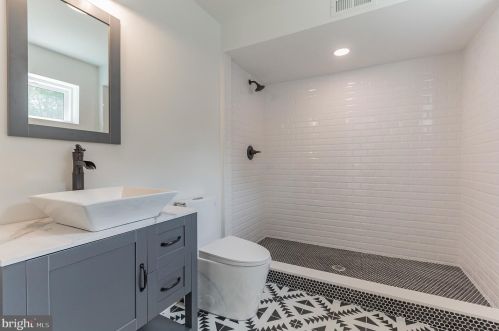 1905 Heritage Rd, Huntingdon Valley PA  19006-7813 exterior