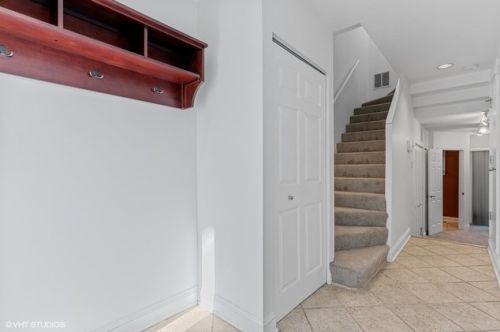 1358 Fletcher St, Chicago, IL 60657-3213