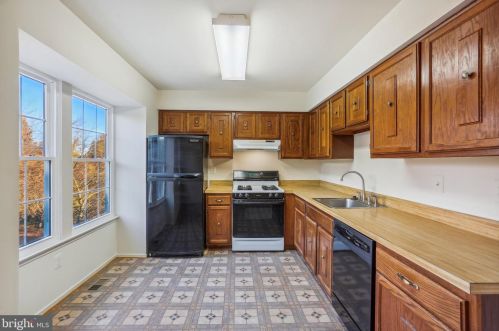 15901 Indian Hills Ter, Rockville MD 20855-2626 exterior