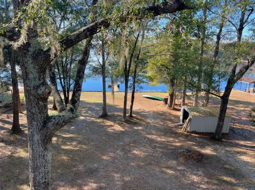 453 Squirrel Rd, Defuniak Springs FL 32433-7682 exterior