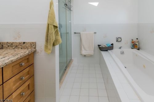 24 Brownstone Ter, Paterson NJ  07506-3447 exterior