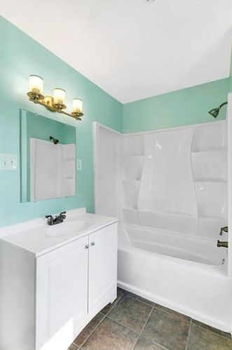 7356 Whipple St, Pittsburgh PA 15218-2054 exterior