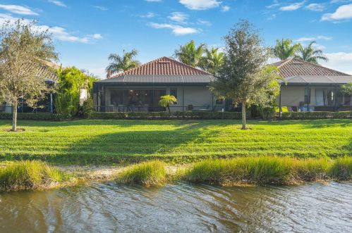 2862 Aviamar Cir, Naples FL 34114-9564 exterior