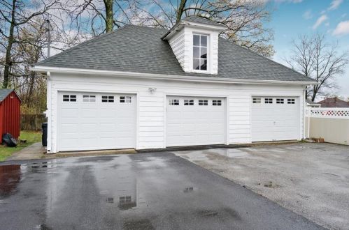 686 Cumberland Hill Rd, Woonsocket RI 02895-4820 exterior