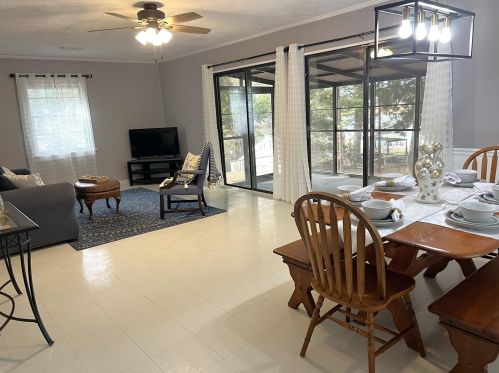 453 Squirrel Rd, Defuniak Springs FL 32433-7682 exterior