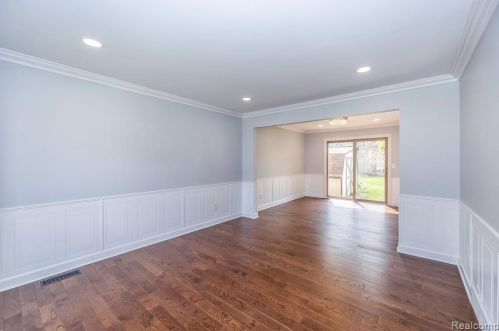 425 Rosemary St, Dearborn Heights MI  48127-3681 exterior