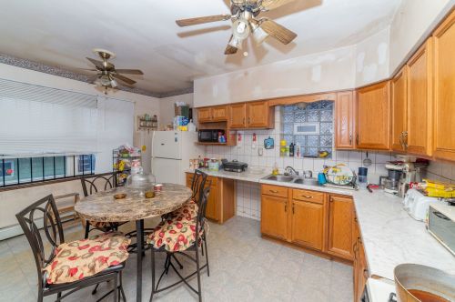 6048 Artesian Ave, Chicago IL 60659-2831 exterior