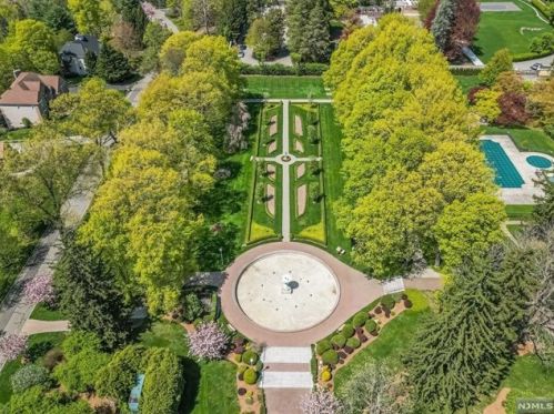 5203 Rio Vis Dr, Mahwah NJ 07430-4511 exterior