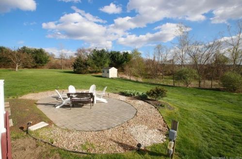 16 Highland Ave, Ellington CT 06029-3796 exterior