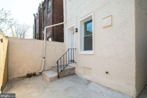 2833 Jackson St, Philadelphia PA  19145-2426 exterior