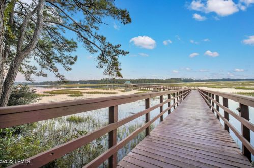 6 Raintree Ln, Bluffton SC 29909-5102 exterior