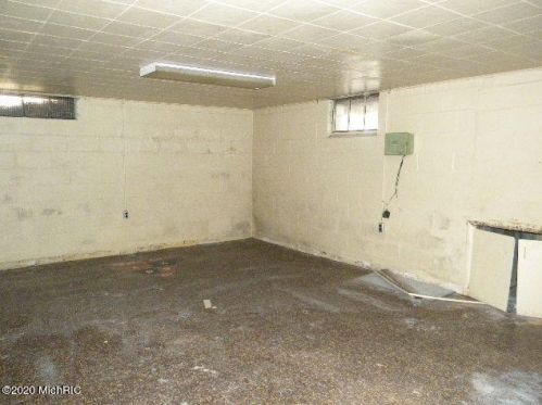 1376 Airport Rd, Meskegon MI 49444-4214 exterior