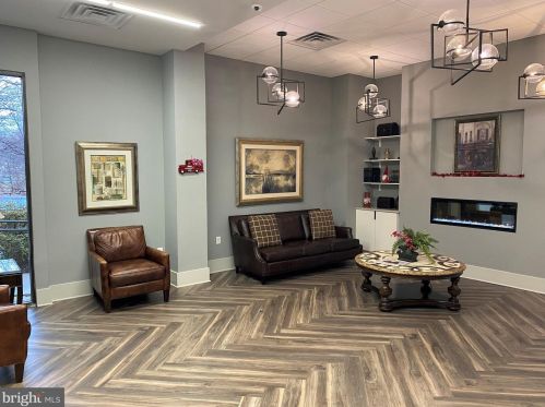 5300 Holmes Run Pkwy, Alexandria VA  22304-2834 exterior