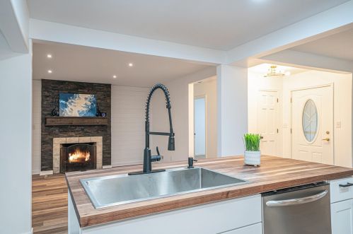 1650 Derbyshire St, Grand Rapids MI 49508-2524 exterior