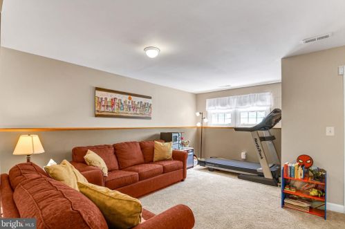 6121 Joust Ln, Alexandria VA 22315-4808 exterior