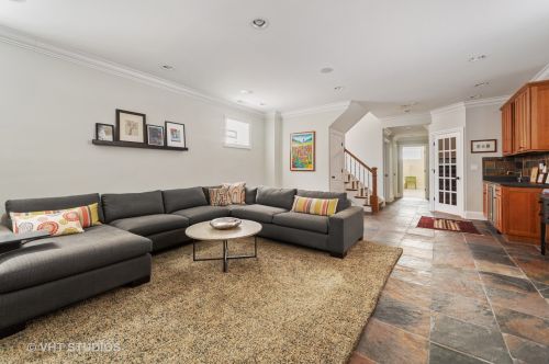 5048 Oakley Ave, Chicago IL 60625-1830 exterior