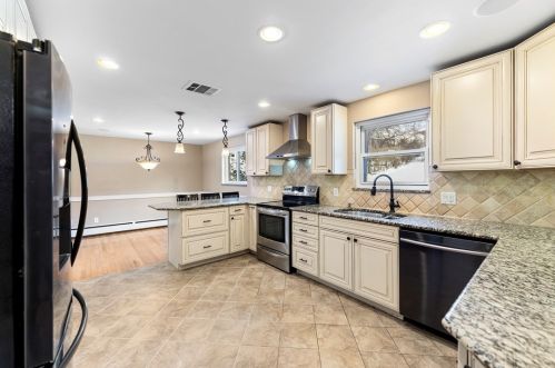 513 Pat Hvn Dr, Pittsburgh PA 15243-1739 exterior