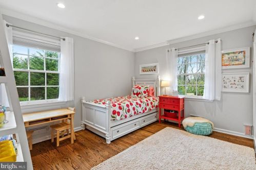 32 Evergreen Cir, Princeton NJ 08540-4028 exterior