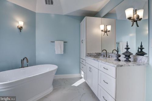 9832 Avenel Farm Dr, Rockville MD 20854-5410 exterior