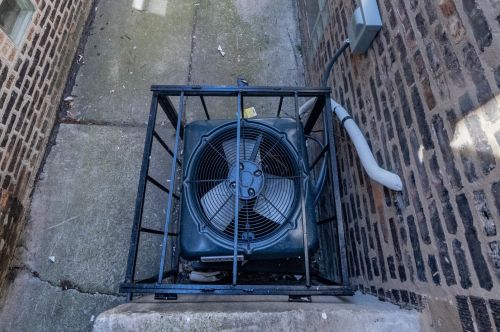 9132 Saginaw Ave, Chicago IL  60617-4150 exterior