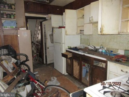 2419 Carlisle St, Philadelphia PA 19132-4018 exterior