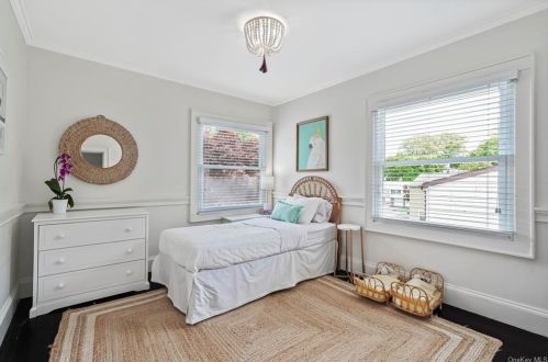 35 Wilson Ave, Valhalla NY 10595-2026 exterior