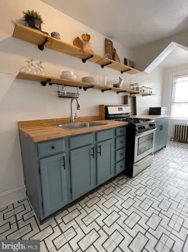 6131 Erdrick St, Philadelphia PA 19135-3516 exterior