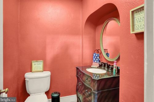 886 Vaughn Rd, Pottstown PA exterior