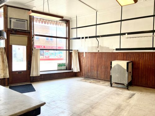 1985 Muskego Ave, Milwaukee WI 53204-3600 exterior