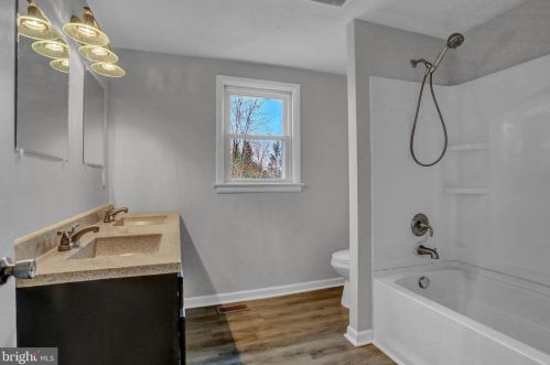 365 Clover Ln, Hanover PA 17331-4304 exterior