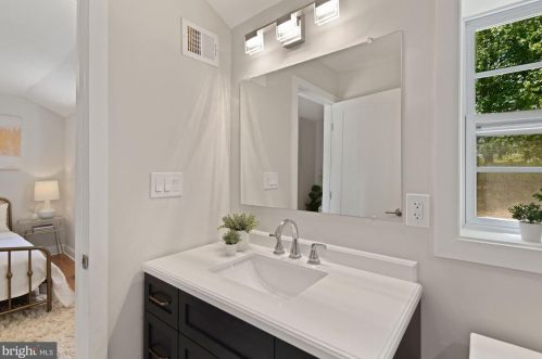 12914 Evanston St, Rockville MD 20853-3002 exterior