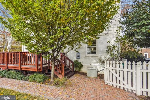 1612 Oakcrest Dr, Alexandria VA 22302-2337 exterior