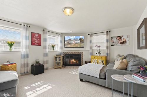 5608 Helmsdale Ln, Alexandria VA 22315-4137 exterior