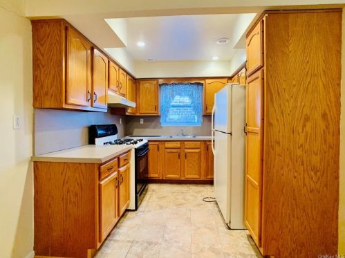 1835 Mayflower Ave, Bronx NY 10461-4007 exterior