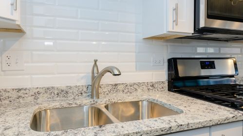 8455 Kingston Ave, Chicago IL 60617-1912 exterior