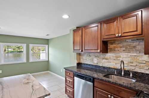 10 Grieb Trl, Wallingford CT  06492-2616 exterior