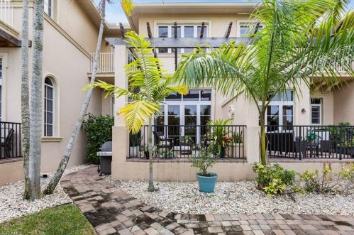 1607 Curlew Ave, Naples FL 34102-3405 exterior