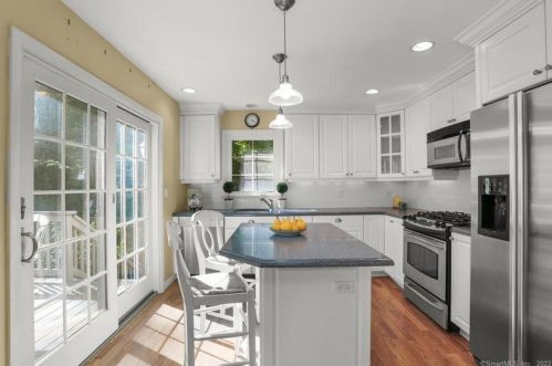 76 Mcfadden Dr, Wilton CT 06897-3912 exterior