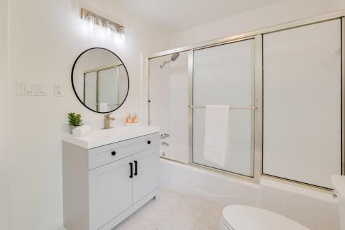 8800 Balcones Clb Dr, Austin TX 78750-3006 exterior